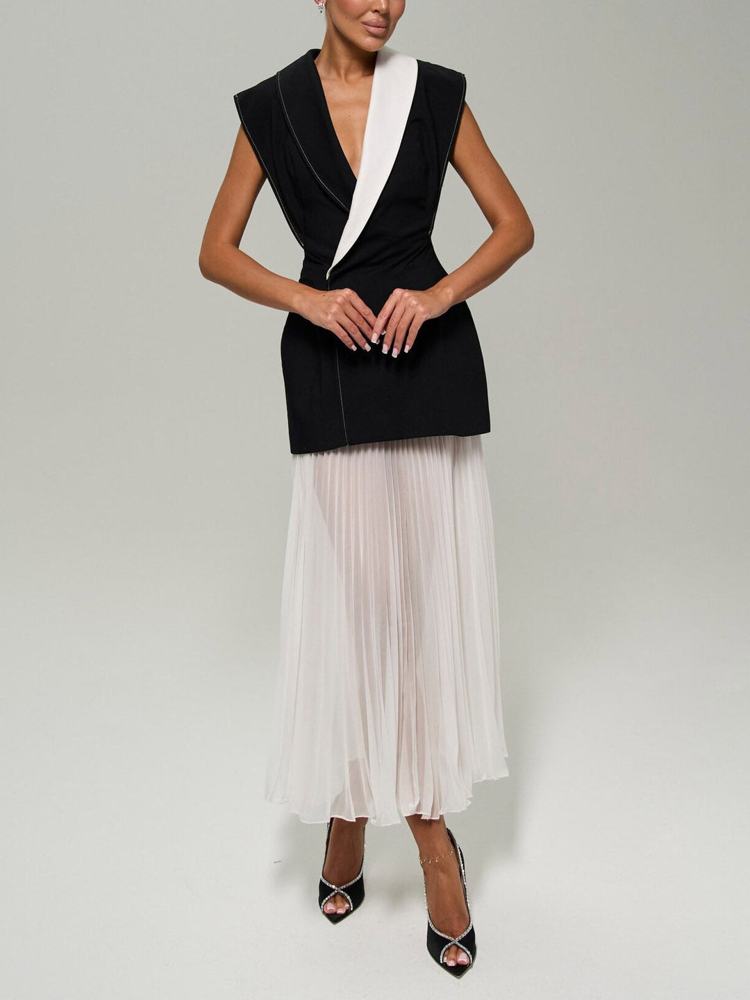 Elegant Contrast Lapel Sleeveless Blazer