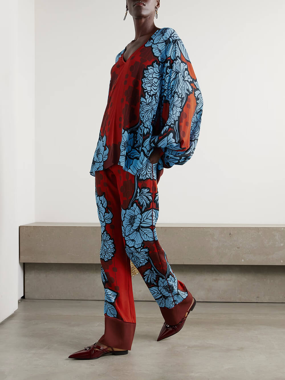 Unique Color-Block Floral Print Satin Piped Pocket Pants