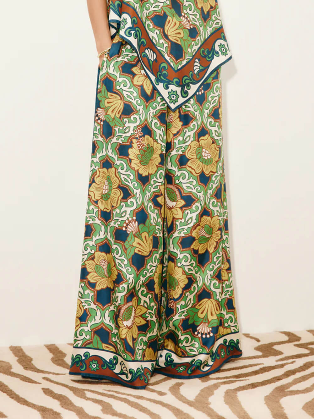 Modern Satin Asymmetric Print Backless Camisole And Pocket Wide-Leg Pants Set