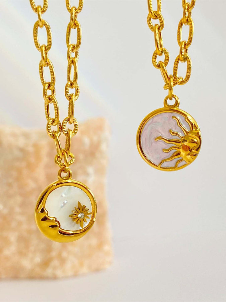 Retro Three-dimensional Moon Round Necklace